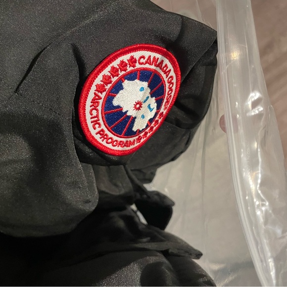 CANADA GOOSE MACMILLAN PARKA
Brand New With Tags +MATCHING FREE BEANIE - Picture 3 of 7